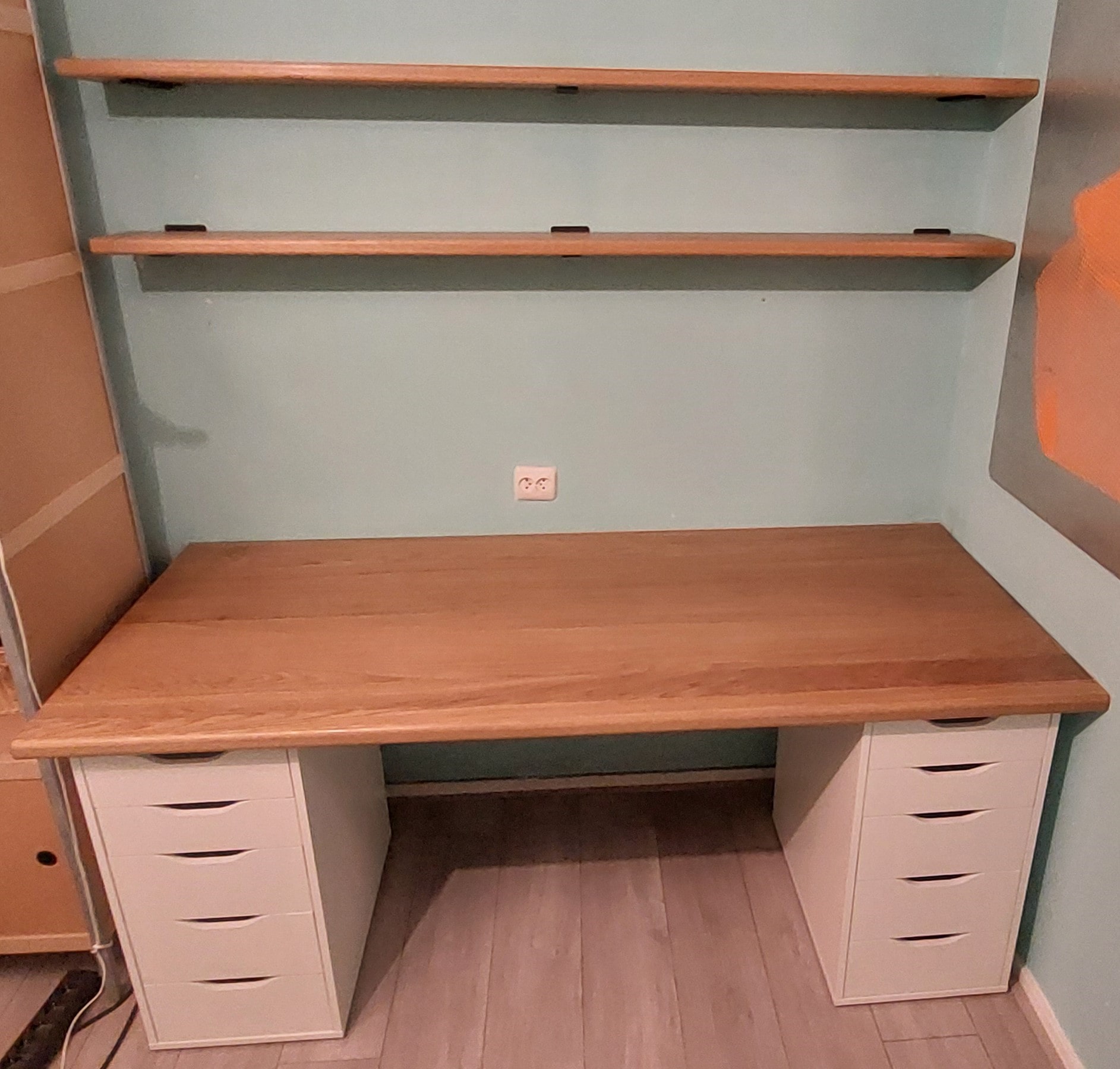 bureau en wandplanken